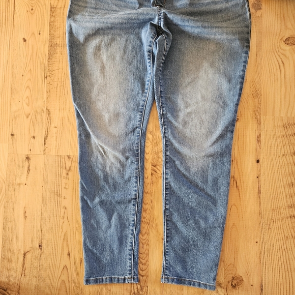 Isabel Maternity Women's Jegging Jeans - Picture 3 of 8